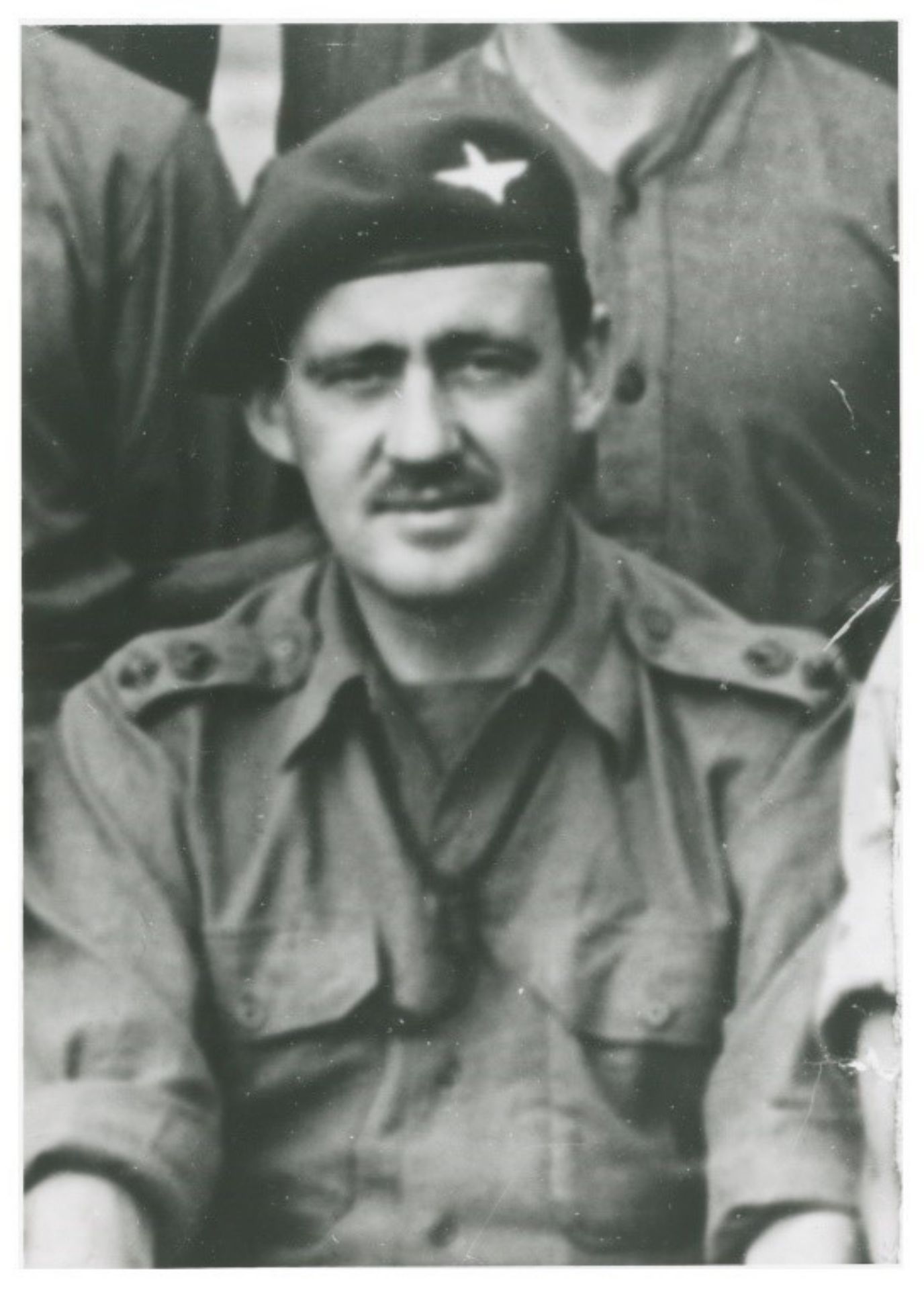 Een foto van de Britse luitenant-kolonel John Frost. Hij kreeg de opdracht om de bruggen over de Rijn bij Arnhem op de Duitsers te veroveren. De brug is later naar hem vernoemd.