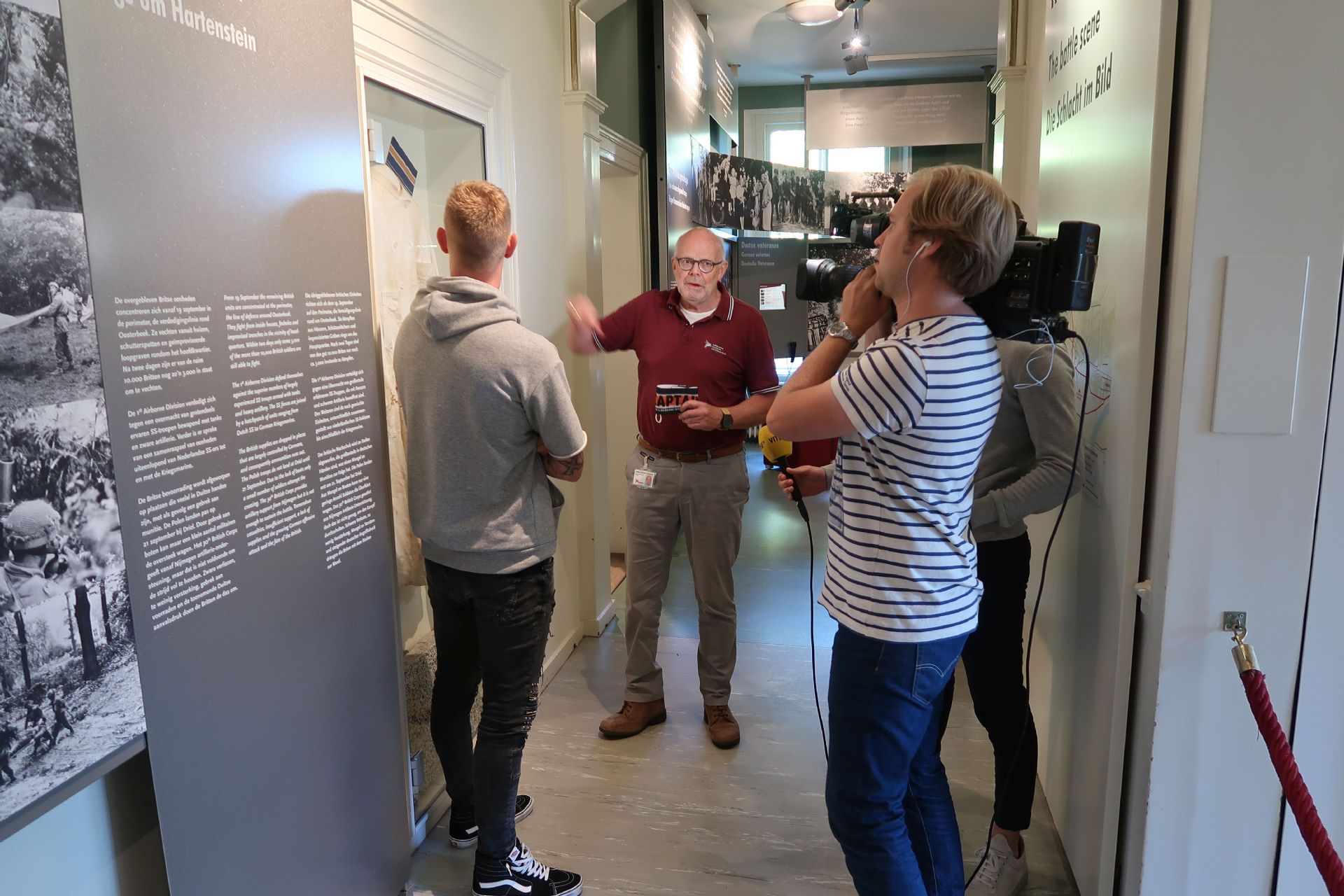 De aanvoerder van Vitesse draagt in de Airbornewedstrijd een bijzondere aanvoerdersband. Deze lijkt op de �Ordedienstband� uit WO II. De band was een teken van erkenning en eerbied voor iedereen die zich tijdens de oorlog heeft ingezet voor de vrijheid.