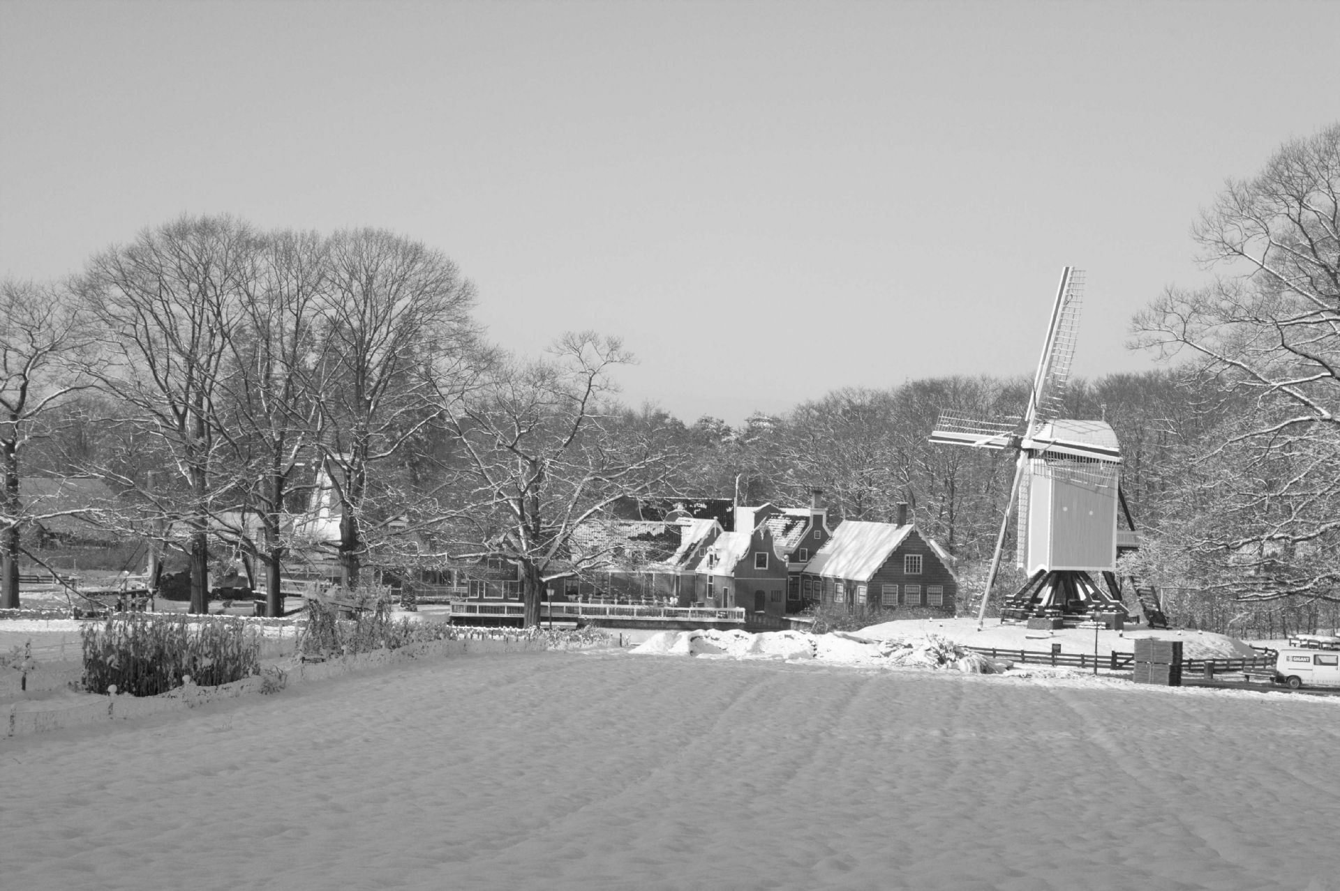 De evacus in het Openluchtmuseum woonden er van september 1944 tot begin januari 1945. Wat denk je, zouden ze ook Sinterklaas en Kerstmis gevierd hebben in het museum? Zou jij dat doen als het oorlog is?