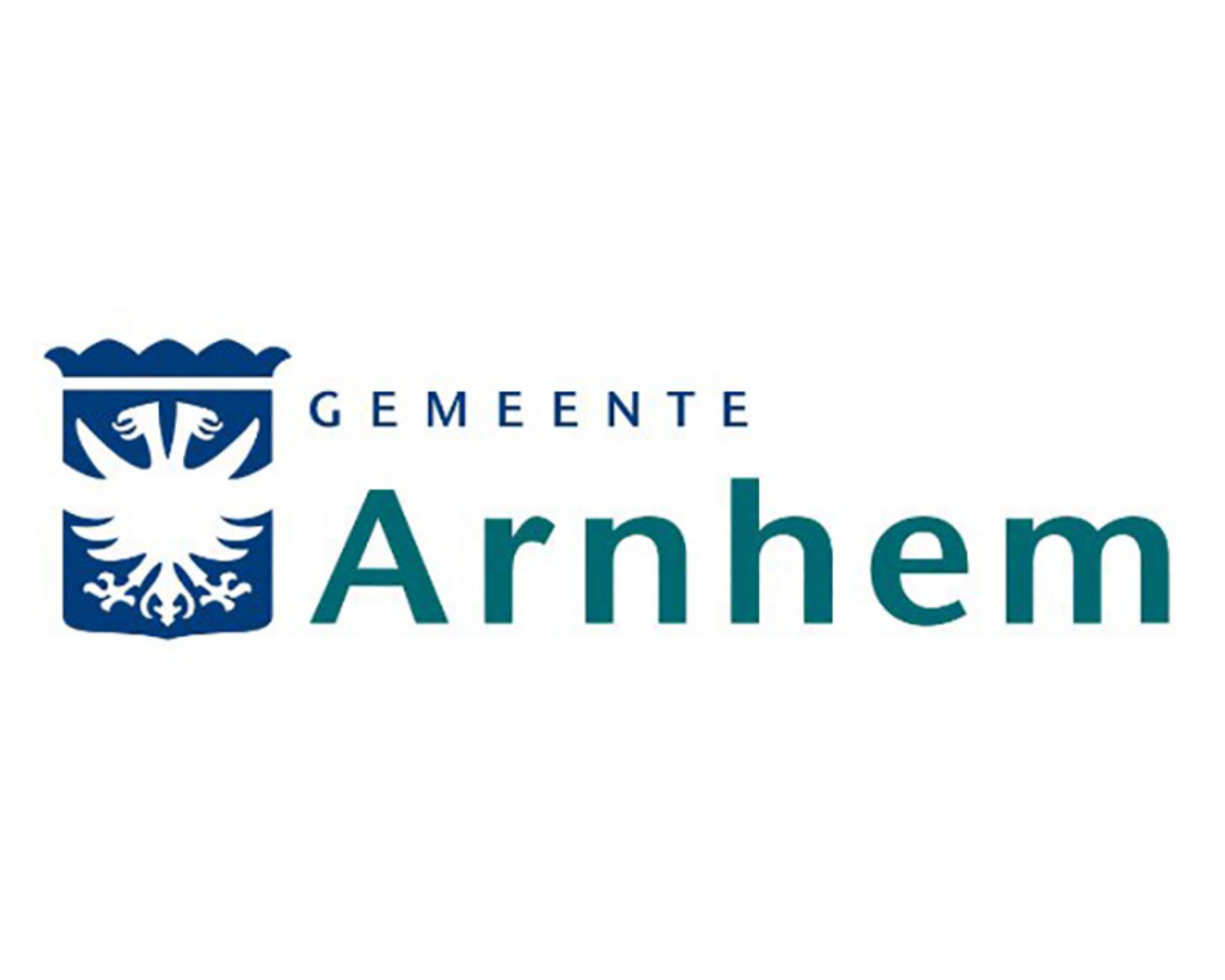 Het stadswapen van Arnhem zie je op verschillende plekken terug. Een aantal Arnhemse organisaties en verenigingen heeft het wapen verwerkt in hun eigen logo. Hier staat het logo van de gemeente Arnhem.